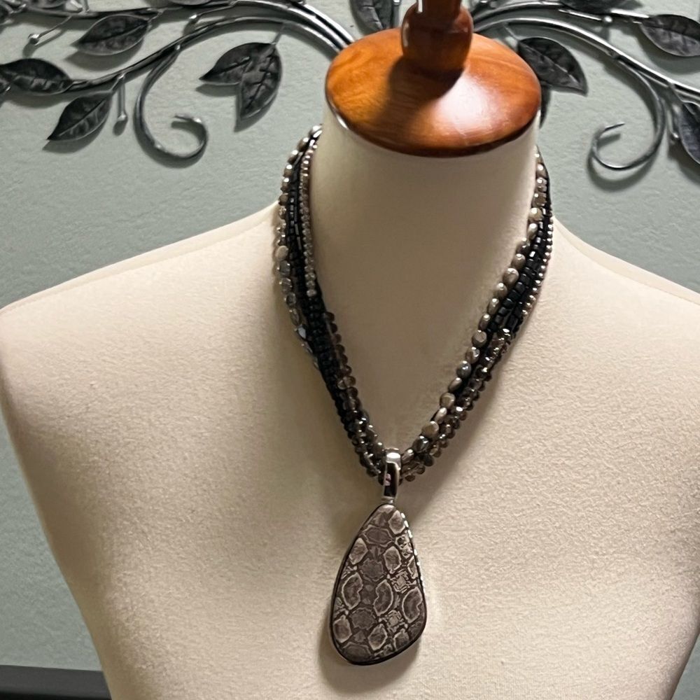 PremierโDesigns โFamousโ Elegant Black and Silver Necklace #PSNK2